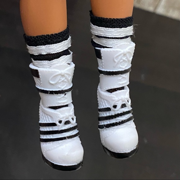 L.O.L Surprise OMG B-Gurl 9" Fashion Doll - Picture 7 of 9